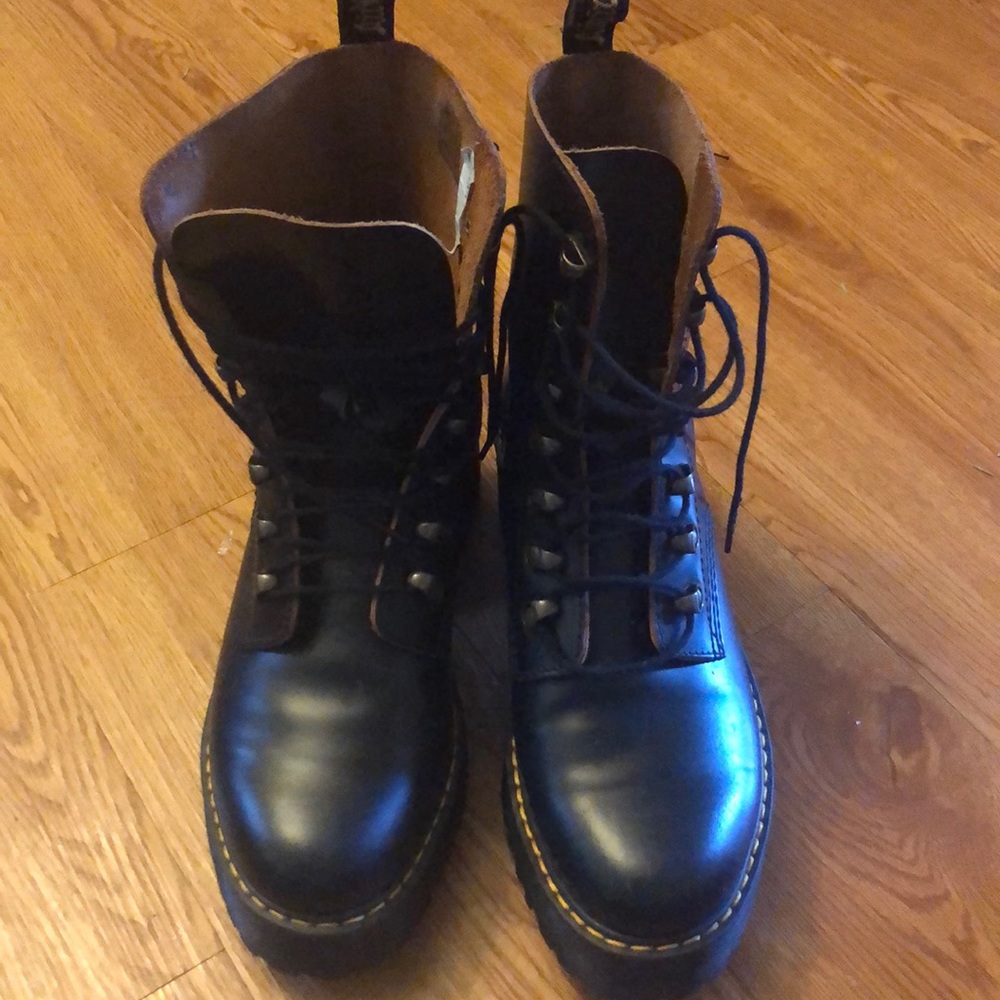 Dr. Martens Leona  Boots